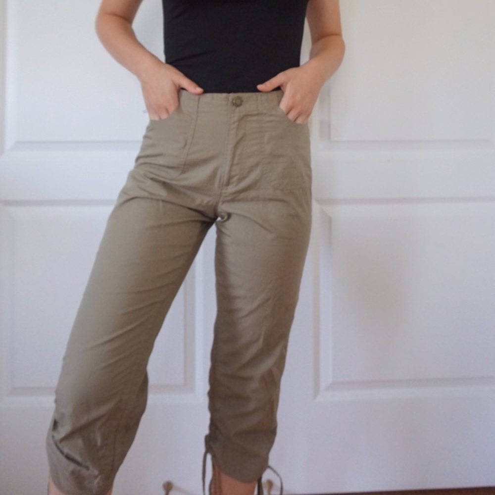 DKR & COMPANY KHAKI CAPRI PANTS